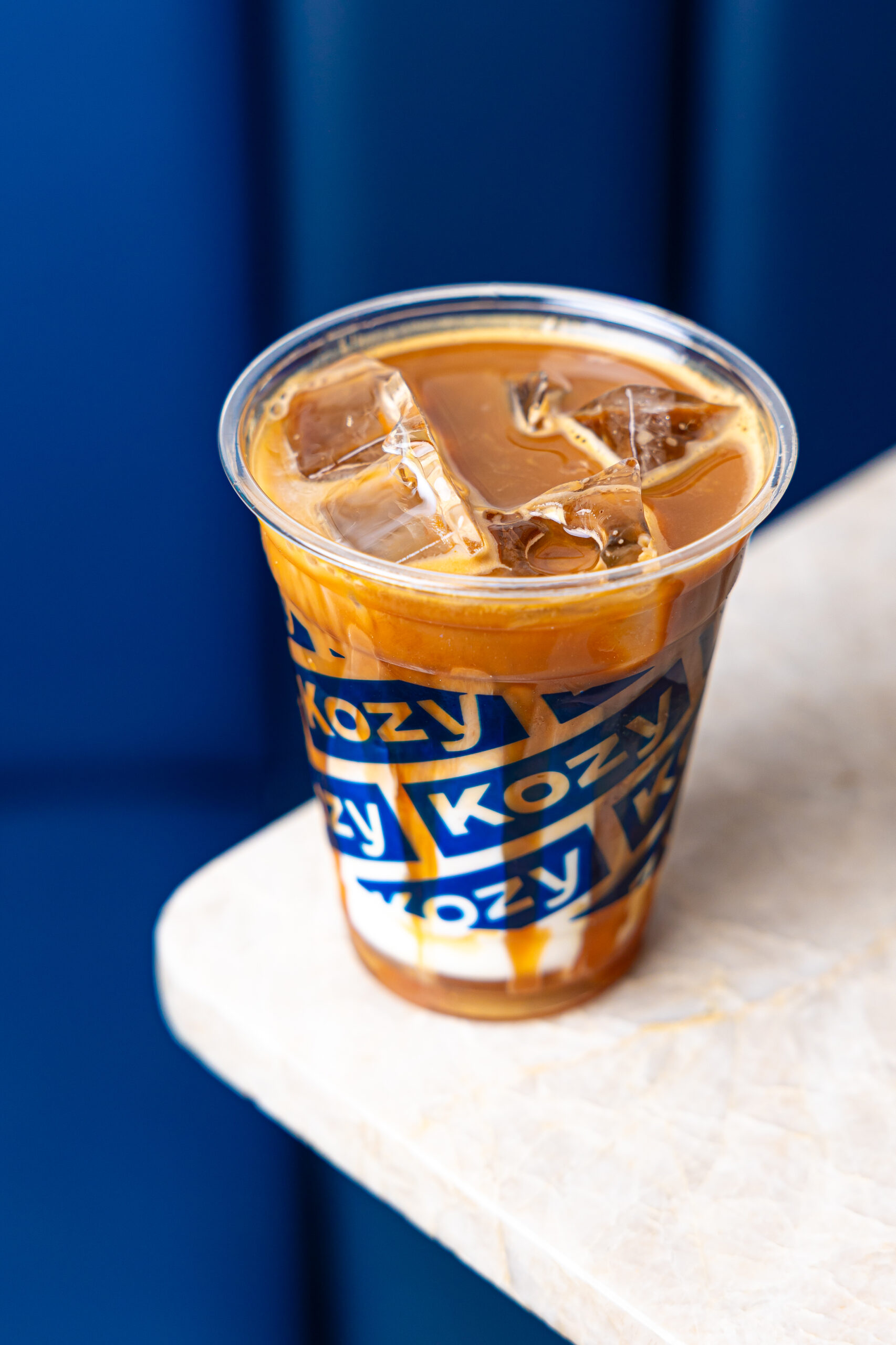 KOZY - Iced latte - Iced Caramel Cortado